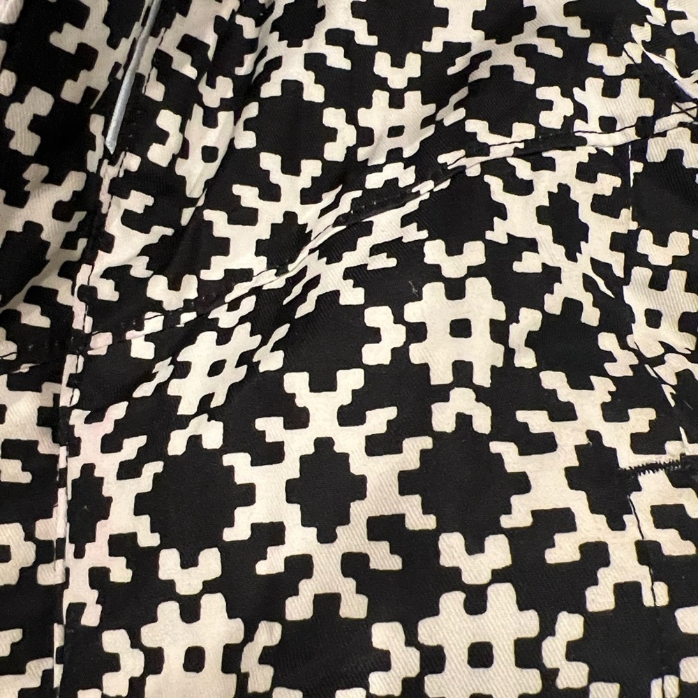 NWOT Stylish Black and White Girls Jacket Size 18-24 - Picture 3 of 12
